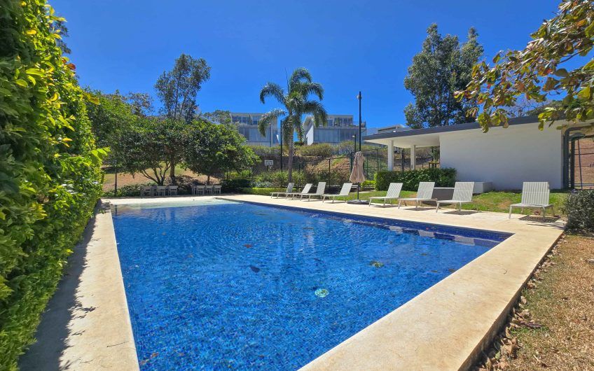 The Ivy Guachipelín Escazú! Apartamento de un nivel con terrazas y vista