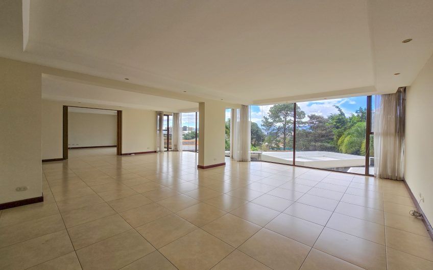 Apartamento de 3 habit. de 300 m2 y vista en Bello Horizonte Escazú