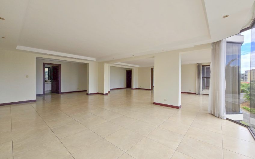 Apartamento de 3 habit. de 300 m2 y vista en Bello Horizonte Escazú