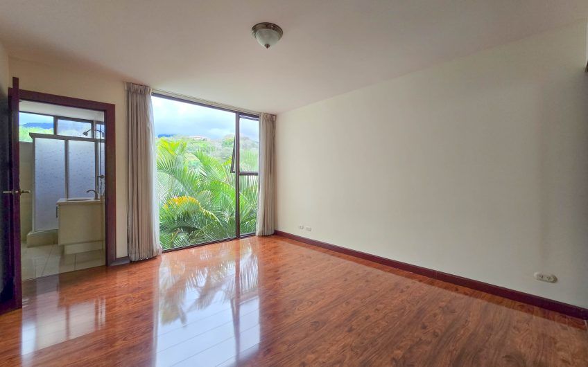 Apartamento de 3 habit. de 300 m2 y vista en Bello Horizonte Escazú