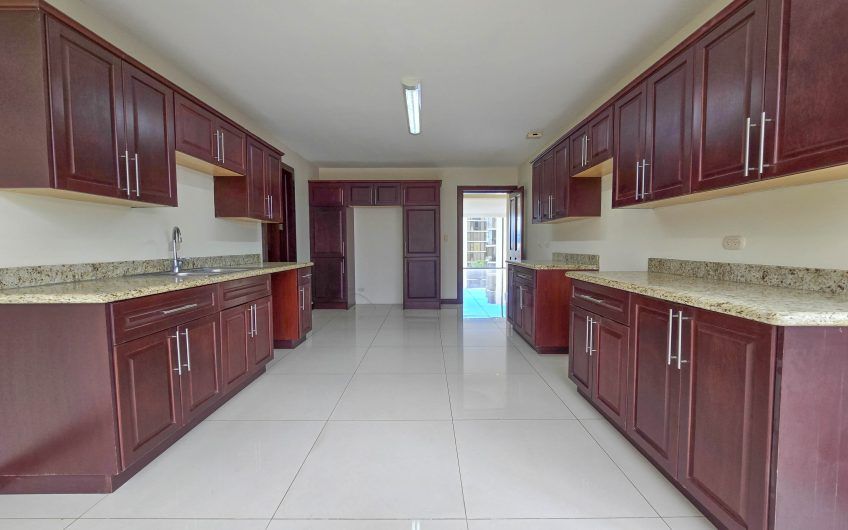 Apartamento de 330 m2 con full vista en Bello Horizonte Escazú