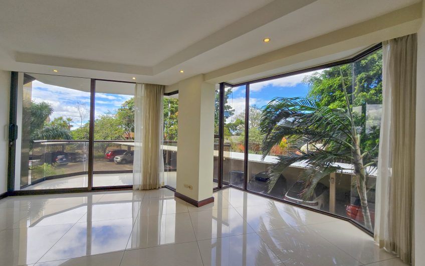 Lujoso apartamento de 315 m2 en Bello Horizonte Escazú