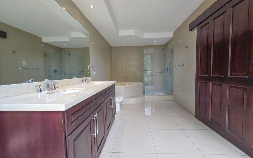 Lujoso apartamento de 315 m2 en Bello Horizonte Escazú