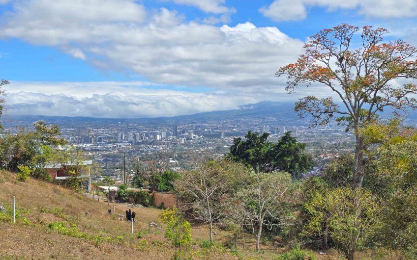 Lote de 1.489 m2 con vista panorámica en San Antonio de Escazú (Carrizal)