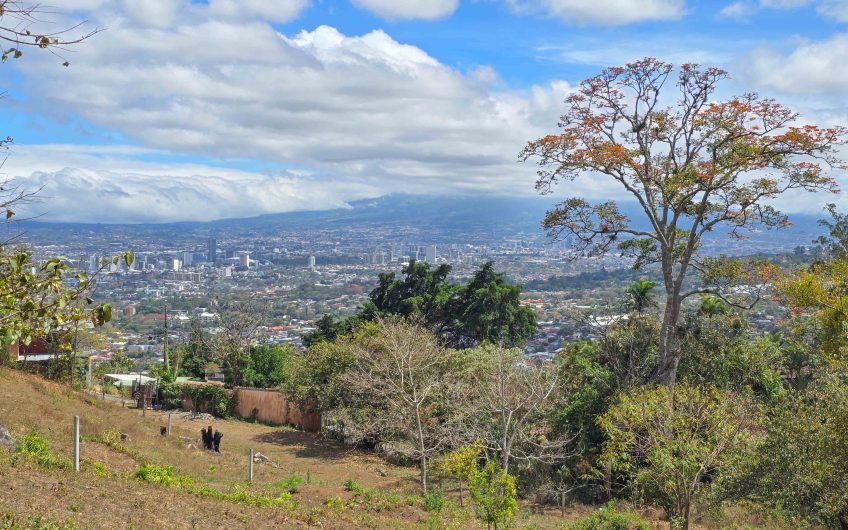 Lote de 1.489 m2 con vista panorámica en San Antonio de Escazú (Carrizal)