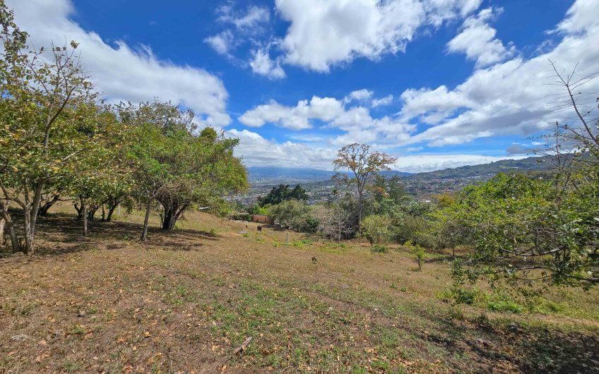 Lote de 1.489 m2 con vista panorámica en San Antonio de Escazú (Carrizal)