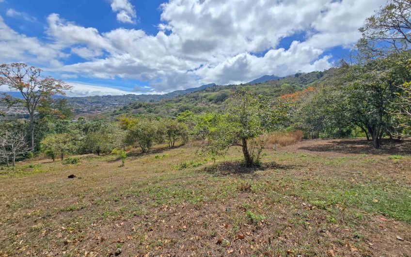 Lote de 1.489 m2 con vista panorámica en San Antonio de Escazú (Carrizal)