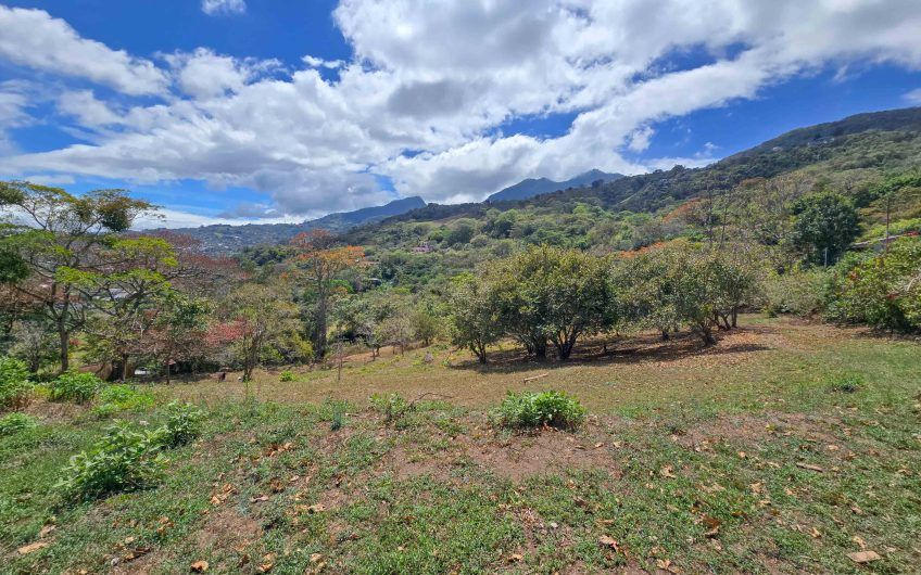 Lote de 1.489 m2 con vista panorámica en San Antonio de Escazú (Carrizal)