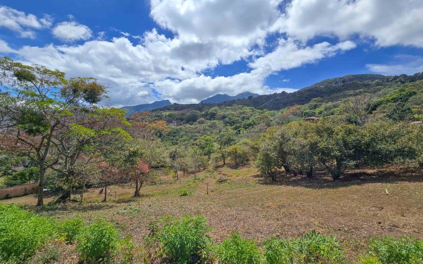 Lote de 1.489 m2 con vista panorámica en San Antonio de Escazú (Carrizal)