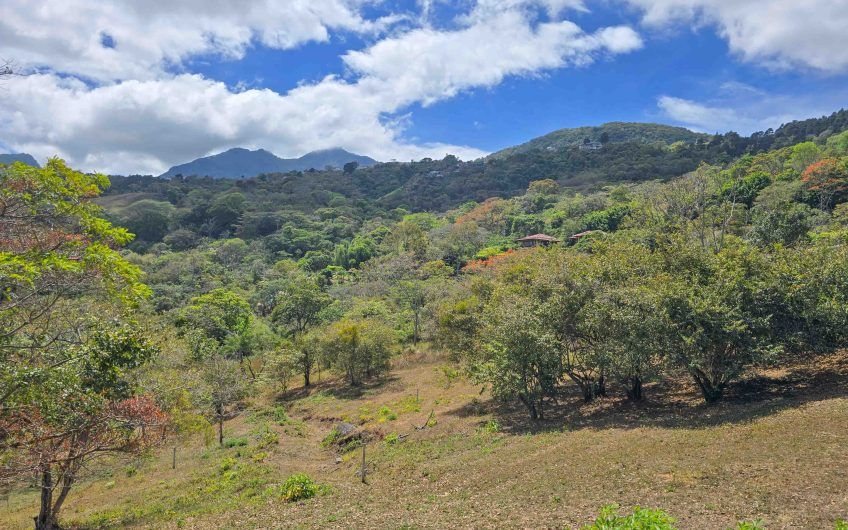 Lote de 1.489 m2 con vista panorámica en San Antonio de Escazú (Carrizal)
