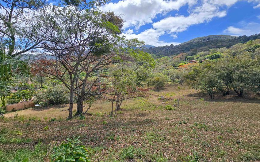Lote de 1.489 m2 con vista panorámica en San Antonio de Escazú (Carrizal)