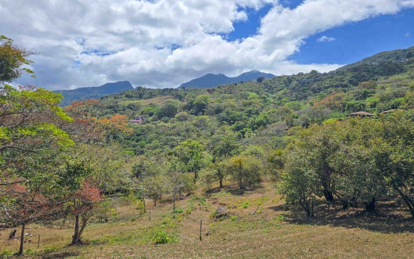 Lote de 1.489 m2 con vista panorámica en San Antonio de Escazú (Carrizal)