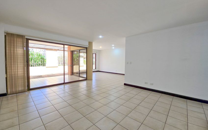 Condo de 305 m2 de 4 habit. en Trejos Montealegre x Avenida Escazú