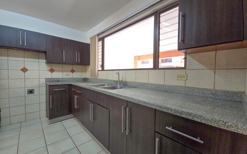 Condo de 305 m2 de 4 habit. en Trejos Montealegre x Avenida Escazú