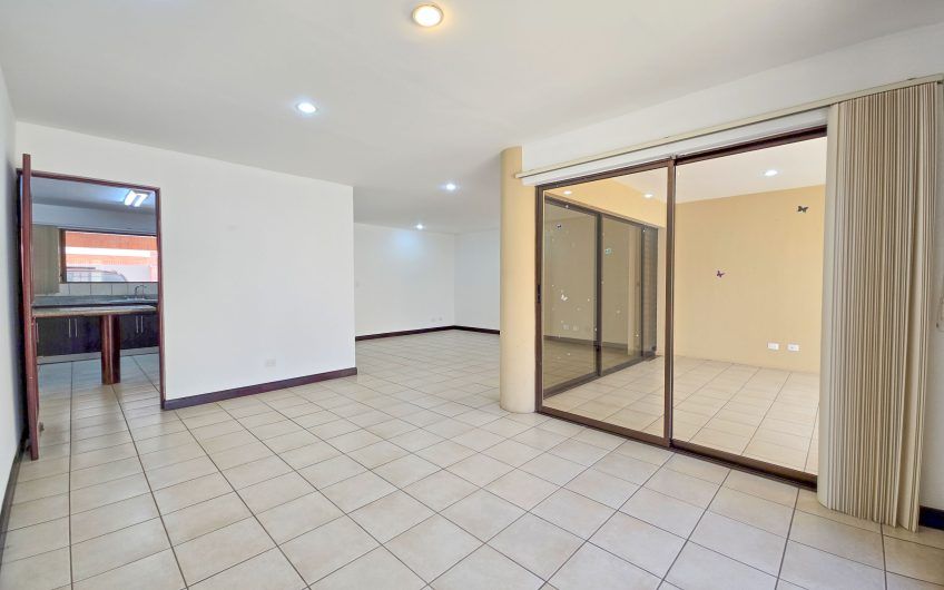 Condo de 305 m2 de 4 habit. en Trejos Montealegre x Avenida Escazú