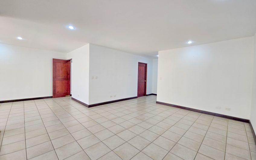 Condo de 305 m2 de 4 habit. en Trejos Montealegre x Avenida Escazú