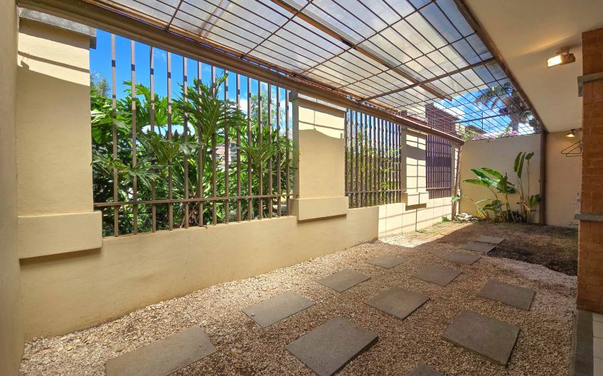 Condo de 305 m2 de 4 habit. en Trejos Montealegre x Avenida Escazú