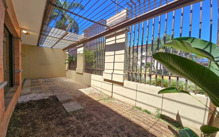 Condo de 305 m2 de 4 habit. en Trejos Montealegre x Avenida Escazú