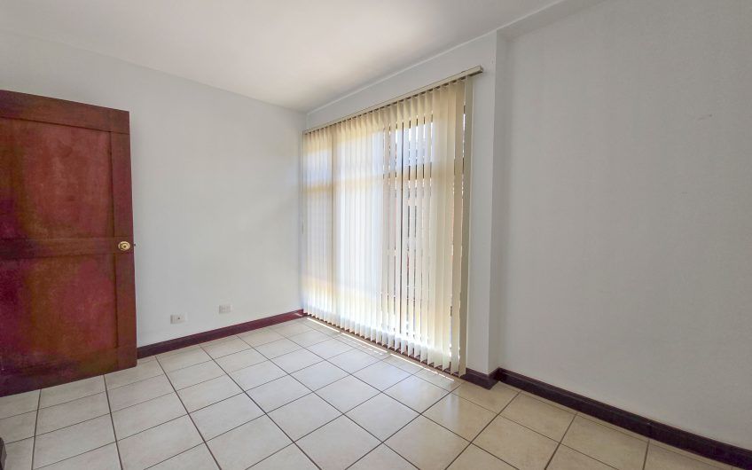 Condo de 305 m2 de 4 habit. en Trejos Montealegre x Avenida Escazú