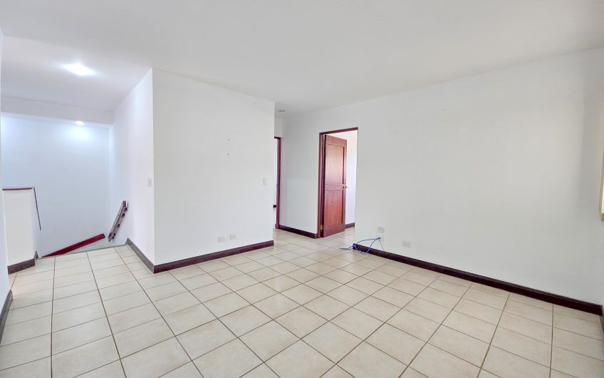 Condo de 305 m2 de 4 habit. en Trejos Montealegre x Avenida Escazú