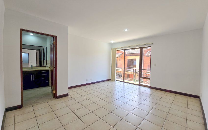 Condo de 305 m2 de 4 habit. en Trejos Montealegre x Avenida Escazú