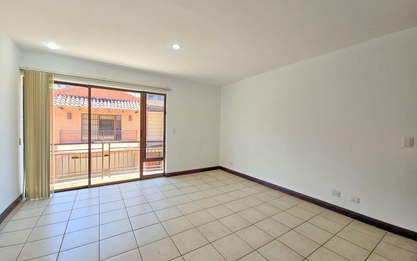 Condo de 305 m2 de 4 habit. en Trejos Montealegre x Avenida Escazú