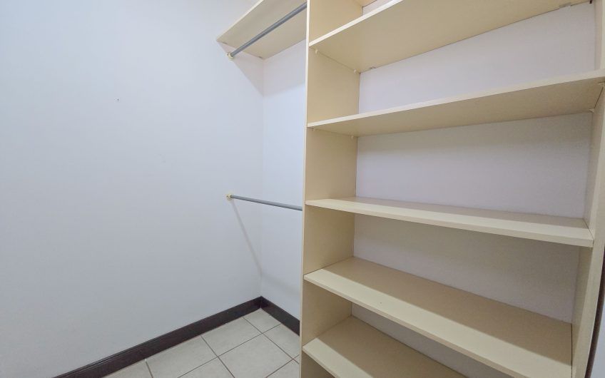 Condo de 305 m2 de 4 habit. en Trejos Montealegre x Avenida Escazú