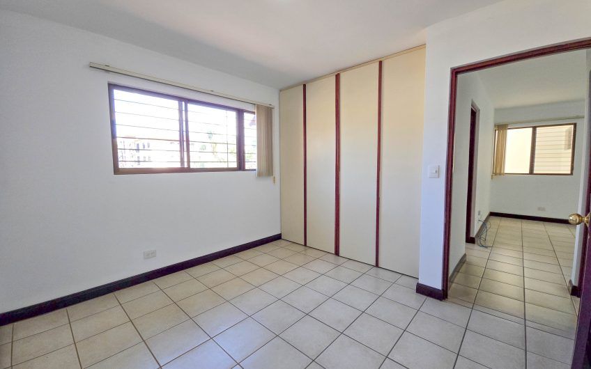 Condo de 305 m2 de 4 habit. en Trejos Montealegre x Avenida Escazú