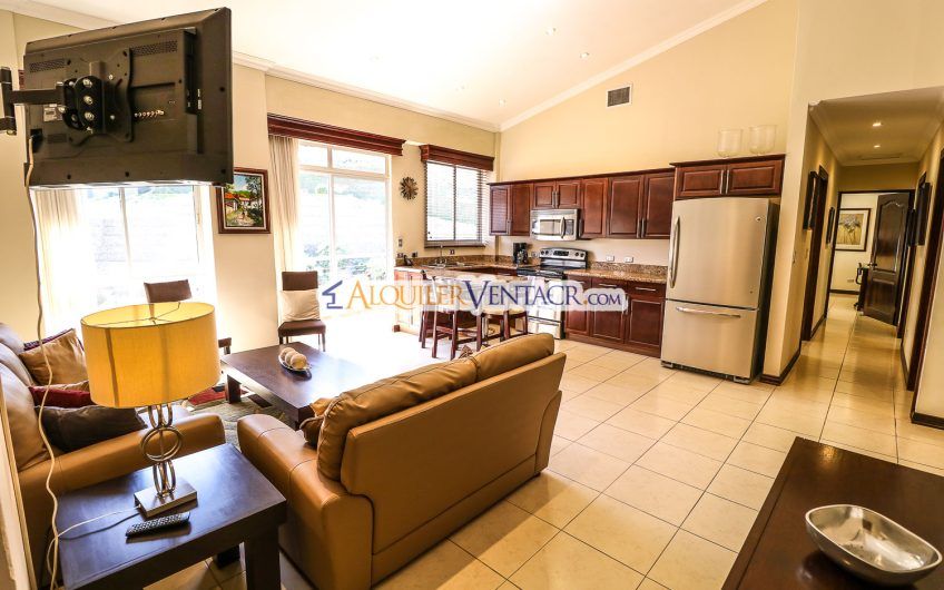 Penthouse amueblado de 2 habit. en San Rafael Escazú