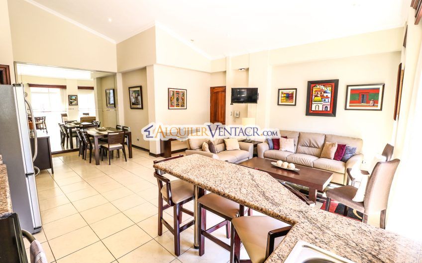 Penthouse amueblado de 2 habit. en San Rafael Escazú