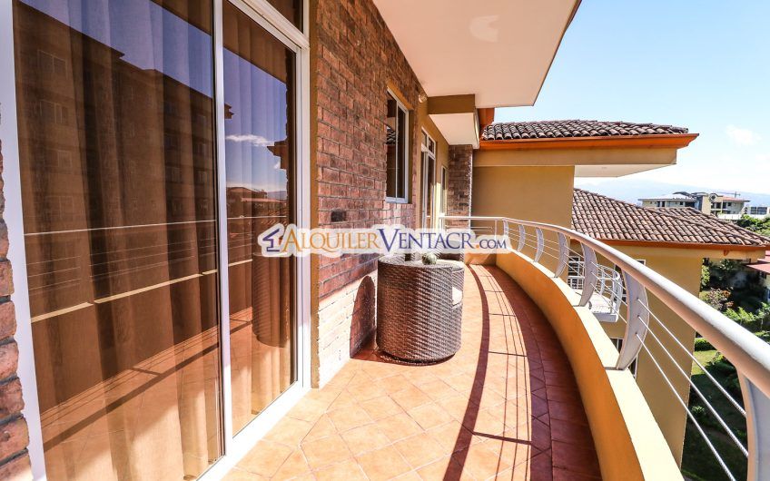 Penthouse amueblado de 2 habit. en San Rafael Escazú