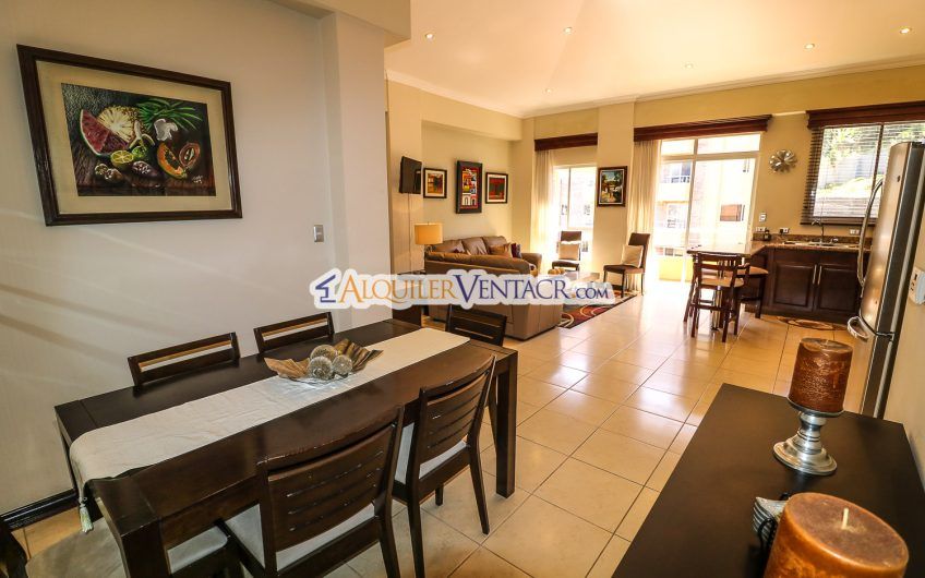 Penthouse amueblado de 2 habit. en San Rafael Escazú