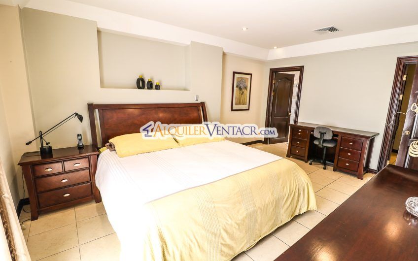 Penthouse amueblado de 2 habit. en San Rafael Escazú