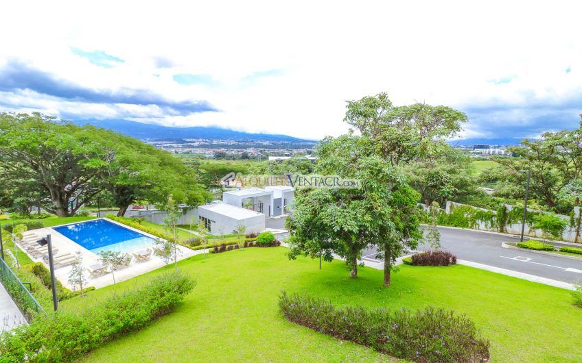 The Ivy Guachipelín Escazú! Apartamento de un nivel con terrazas y vista