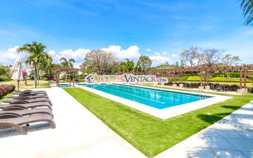 La Hacienda del Bosque Santa Ana Río Oro! Lote plano de 843 m2