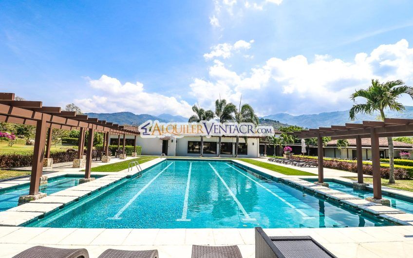 La Hacienda del Bosque Santa Ana Río Oro! Lote plano de 843 m2