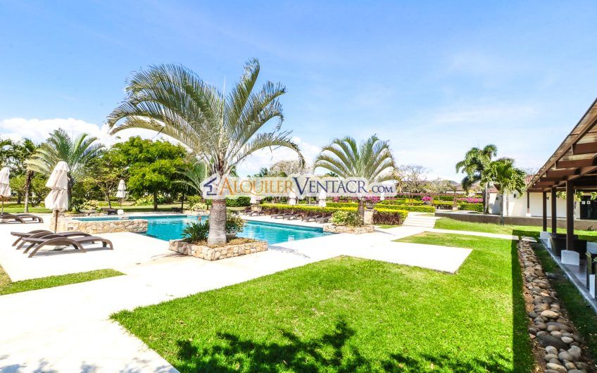 La Hacienda del Bosque Santa Ana Río Oro! Lote plano de 843 m2